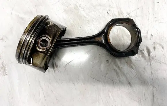 Mercedes-Benz CLS C219 Piston with connecting rod