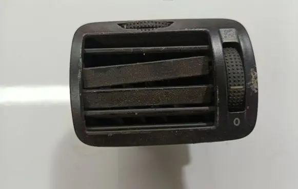 Volkswagen PASSAT B5 Dash center air vent grill 3B0819704