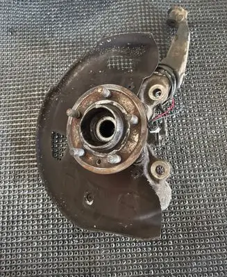 Land Rover Range Rover Sport L320 Front wheel hub BH323K186AA
