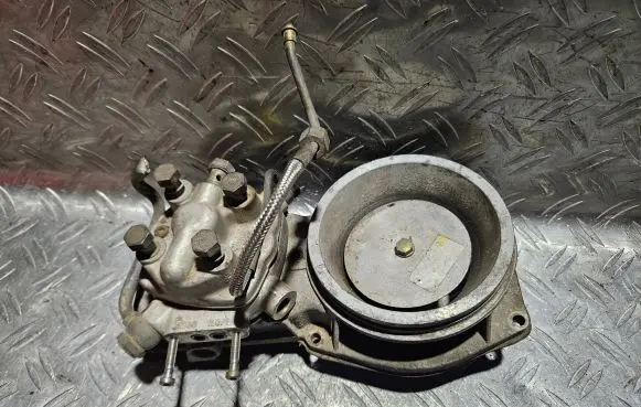 Audi 80 90 B3 Fuel distributor 0438121070 026133353D