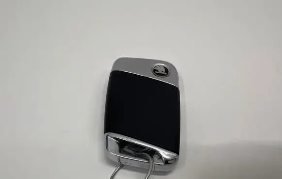 Skoda Superb B8 (3V) Ignition key/card 3V0959752H