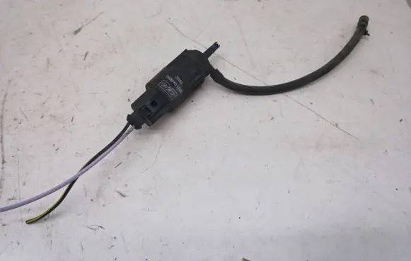Ford Mondeo MK I Windscreen/windshield washer pump PA6GF25