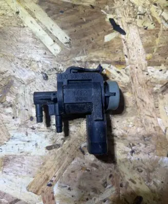 Volkswagen PASSAT B6 Turbo solenoid valve 1J0906283C