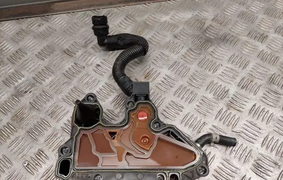 Audi Q3 F3 Oil breather separator 06K103495BL