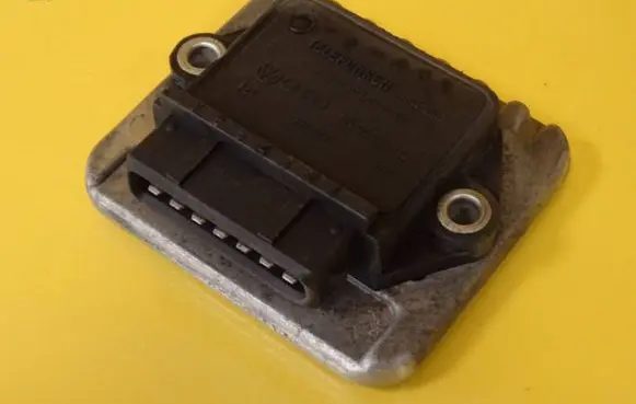Audi 80 90 S2 B4 Ignition amplifier control unit 191905351B