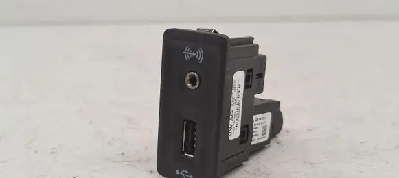 Volkswagen Golf VII USB socket connector 5Q0035726C