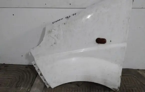 Opel Vivaro Fender