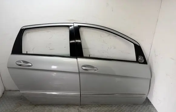 Mercedes-Benz B W245 Front door 