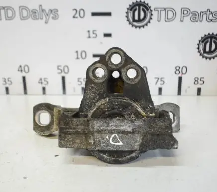 Ford Kuga II Engine mount bracket