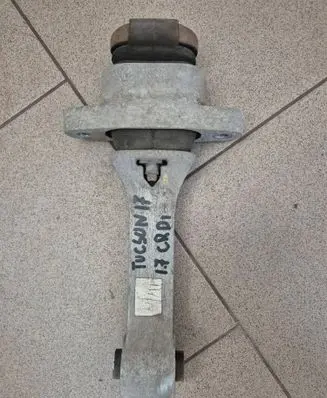Hyundai Tucson TL Gearbox mounting bracket 21950D3000
