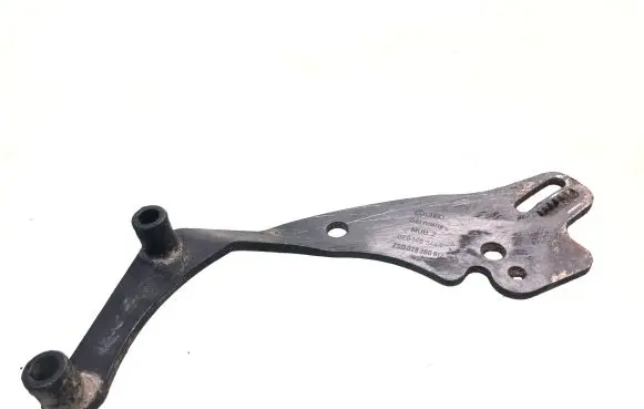 Seat Alhambra (Mk1) Power steering pump mounting bracket 028145544E