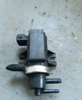 Audi A4 S4 B5 8D Turbo solenoid valve 1H0906627 97T253