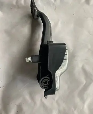 Mercedes-Benz E W213 Brake pedal A2052920415