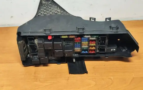 Volvo V70 Fuse box set 9494210