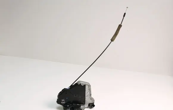 Honda CR-V Front door lock 4C2615