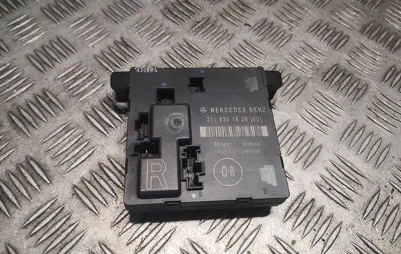 Mercedes-Benz E W211 Door control unit/module 2118201626 A2118201626