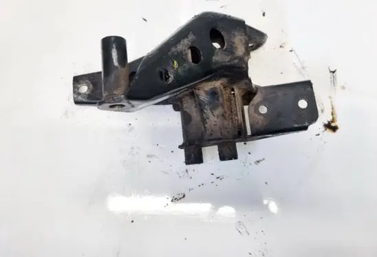 Nissan Almera Tino Engine mounting bracket