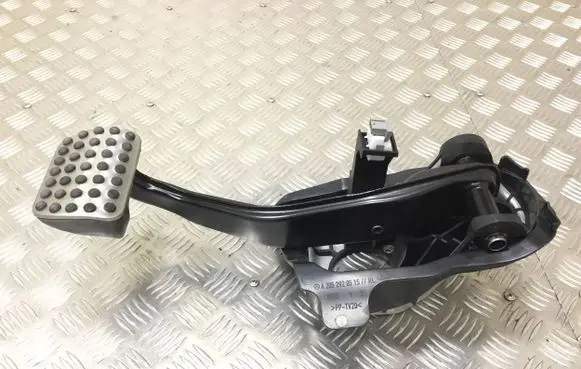 Mercedes-Benz C W205 Brake pedal A2052920515 A2052920308