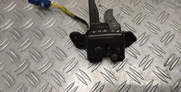 Toyota Yaris Tailgate window lock/catch/latch 