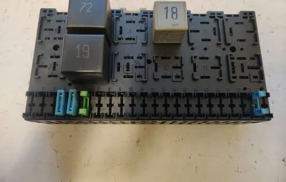 Volkswagen Multivan T4 Fuse box set 357937039