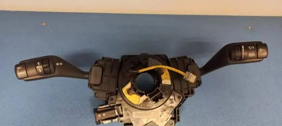 Ford Focus Indicator stalk 17D940