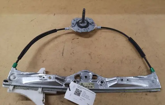 Rear door manual window regulator