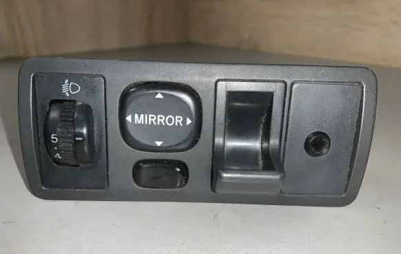 Toyota Corolla E120 E130 Wing mirror switch 183574