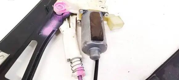 Mercedes-Benz CLS C219 Front door window regulator motor 0130821432