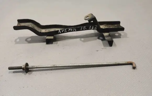Toyota Avensis T270 Battery bracket 