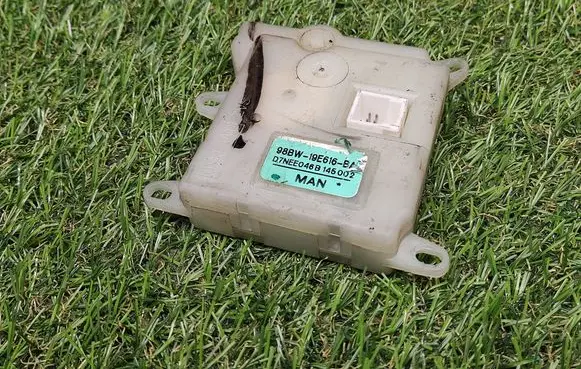 Ford Mondeo MK II Air flap motor/actuator 98BW19E616BA