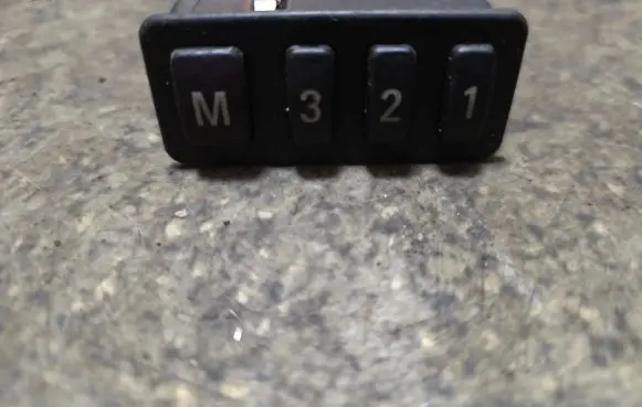 BMW 5 E39 Seat control switch 8352160
