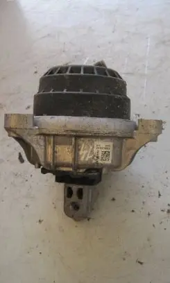 BMW 5 F10 F11 Engine mount bracket 6868302