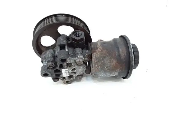 Toyota Corolla Verso AR10 Power steering pump