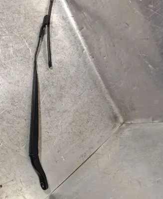 Peugeot 208 Front wiper blade arm 9822931880