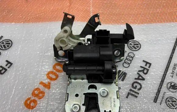 Volkswagen Golf VII Tailgate lock latch 3G0827503