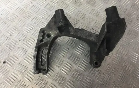 Chrysler Neon I Engine mounting bracket 4792080