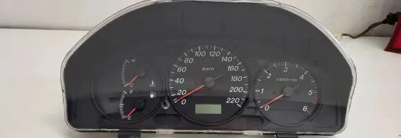 Mazda Premacy Speedometer (instrument cluster) WHCB16B