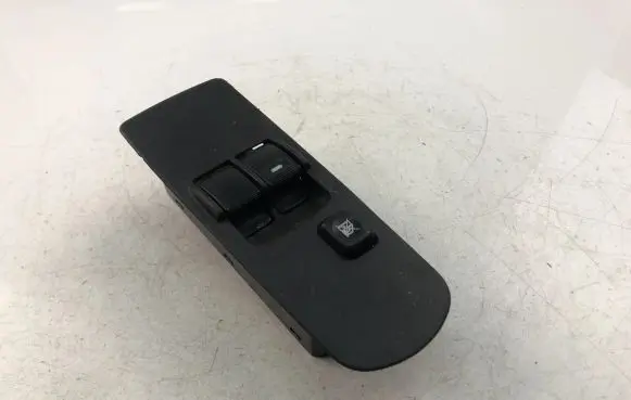 Mitsubishi Colt Electric window control switch 8608A179