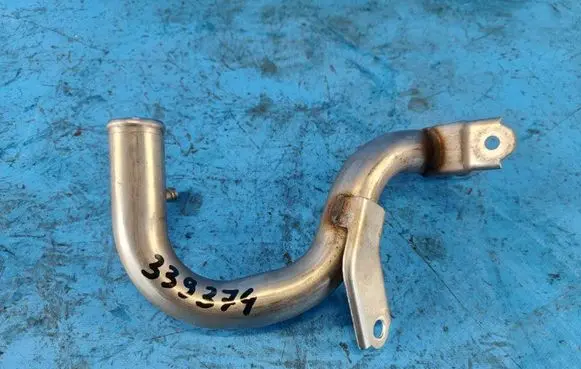 Lexus CT 200H Engine coolant pipe/hose 1657737020