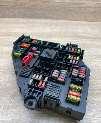 BMW 5 F10 F11 Fuse module 9252813 925281301