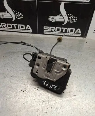 Mercedes-Benz E W211 Front door lock 2117200335