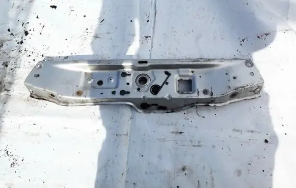 Opel Zafira B Radiator support slam panel