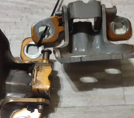 Dacia Duster II Front door hinge set