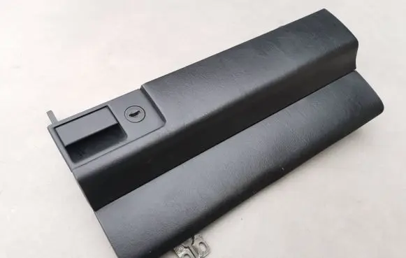 Mercedes-Benz E W124 Glove box