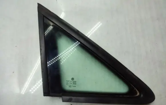Volkswagen Golf VII Front door vent window glass four-door 