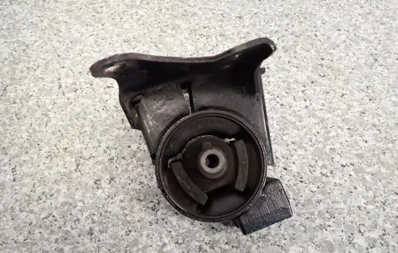 Nissan X-Trail T30 Engine mount vacuum valve 