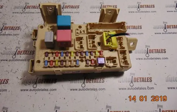 Toyota Corolla Verso AR10 Fuse module 892210F020
