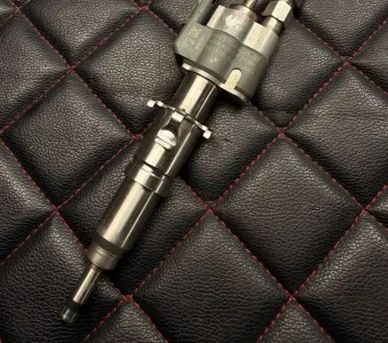 BMW 5 E60 E61 Fuel injector 7589048 PA66GF35 10181010