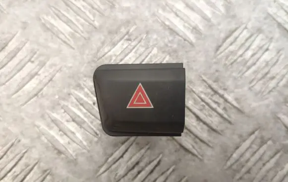 Peugeot 208 Hazard light switch 9675091620