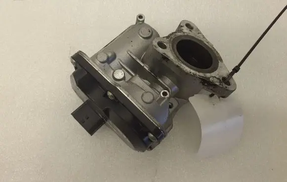 Nissan Juke I F15 EGR valve 147102557R H8201143495